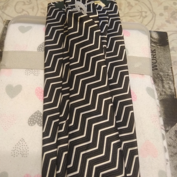 NWT XMI Men's Necktie - Picture 2 of 4